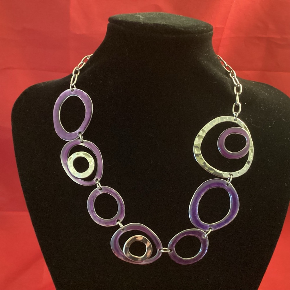 Spoutnik silver tone and purple metallic necklace